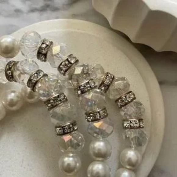 Out on the town! Detailed Multi Layered Pearl Bracelet - Picture 2 of 4